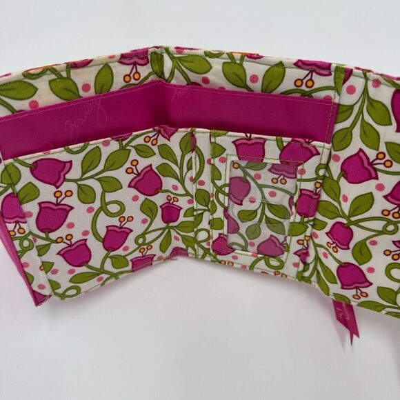 Vera Bradley Lilli Bell Euro Tri Fold Snap Quilted Wallet Floral White Pink - Picture 5 of 6